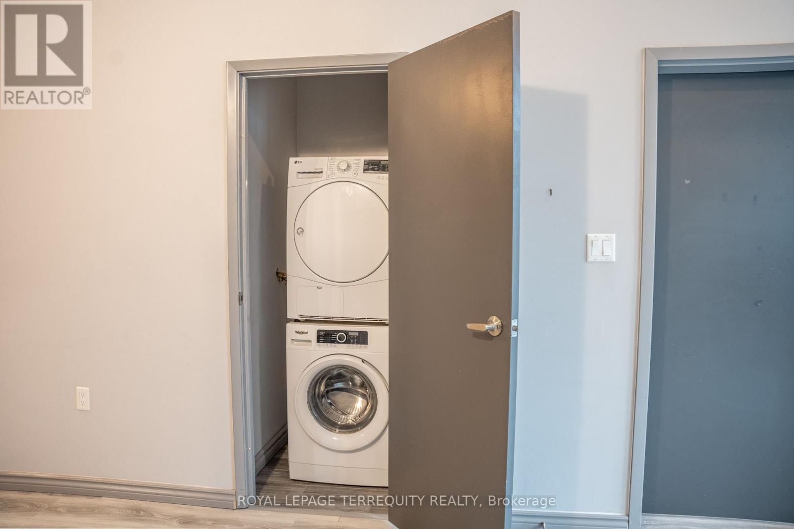 F106 - 275 LARCH STREET