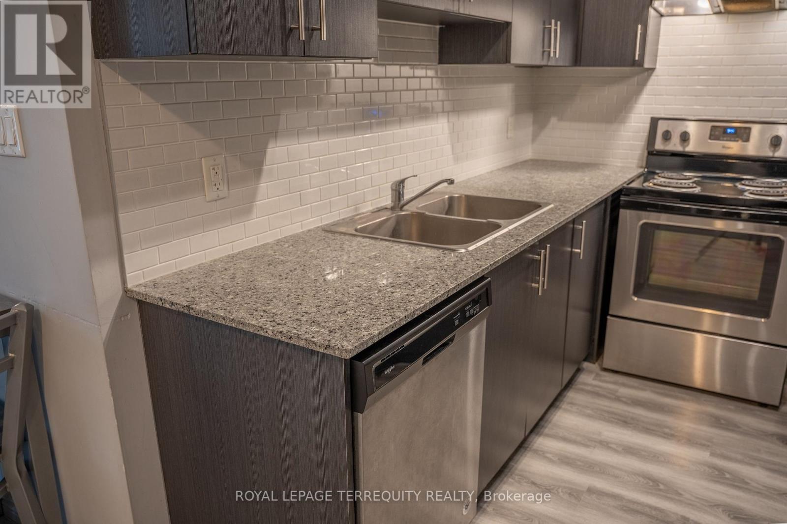 F106 - 275 LARCH STREET