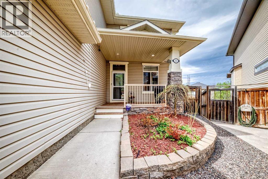 11 Cresthaven Bay SW