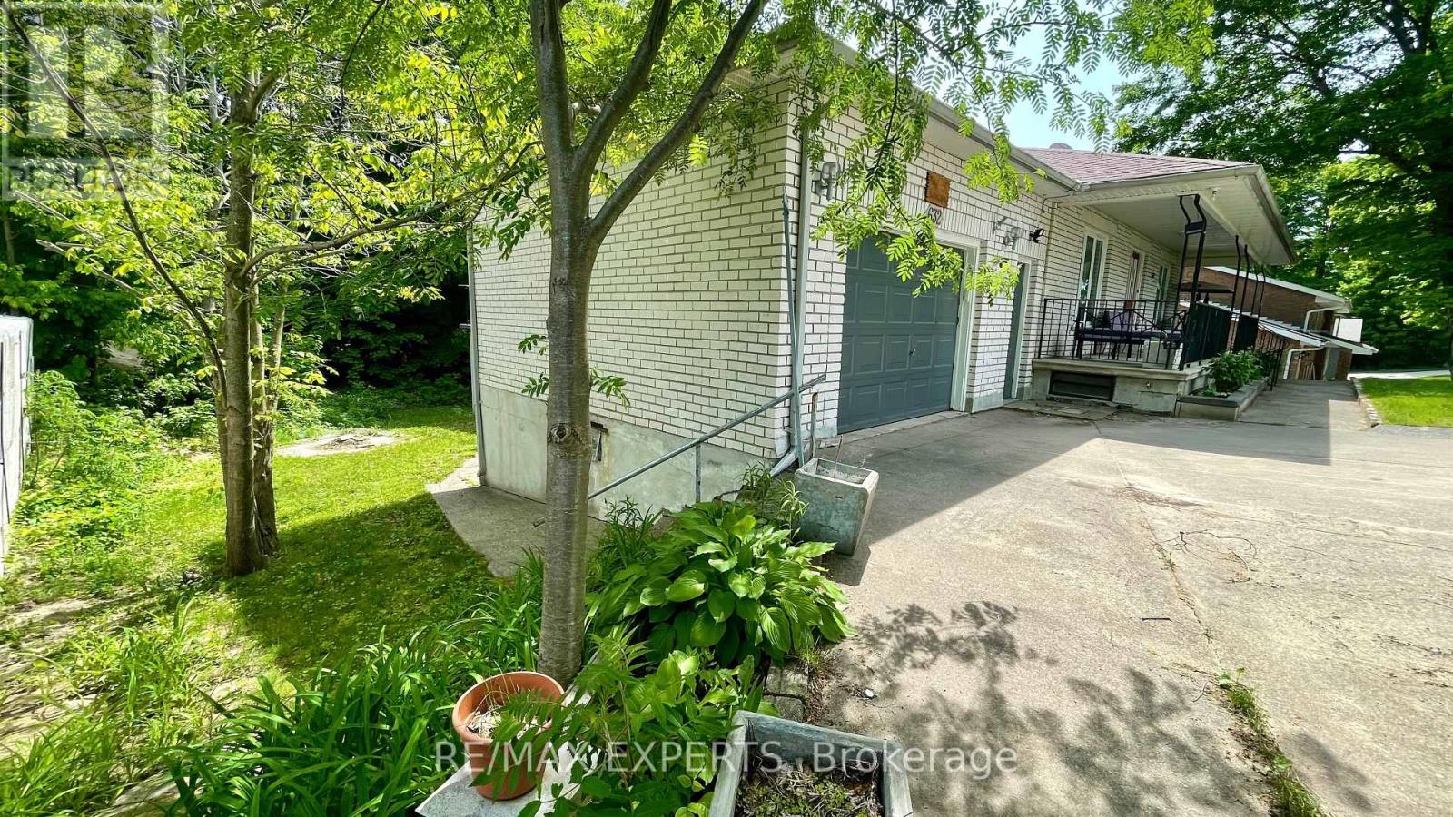 632 BANNISTER DRIVE