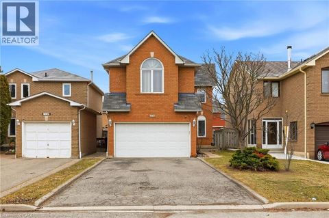 1157 CHARMINSTER Crescent Mississauga ON L5V1P9