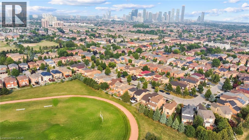 1157 CHARMINSTER Crescent