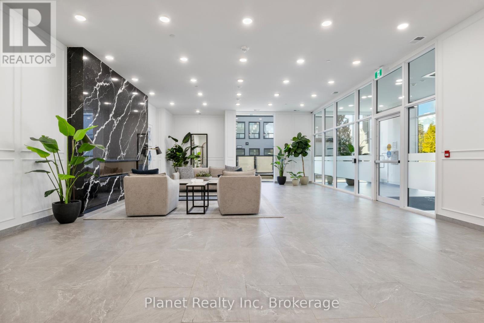 712 - 71 WYNDHAM STREET S