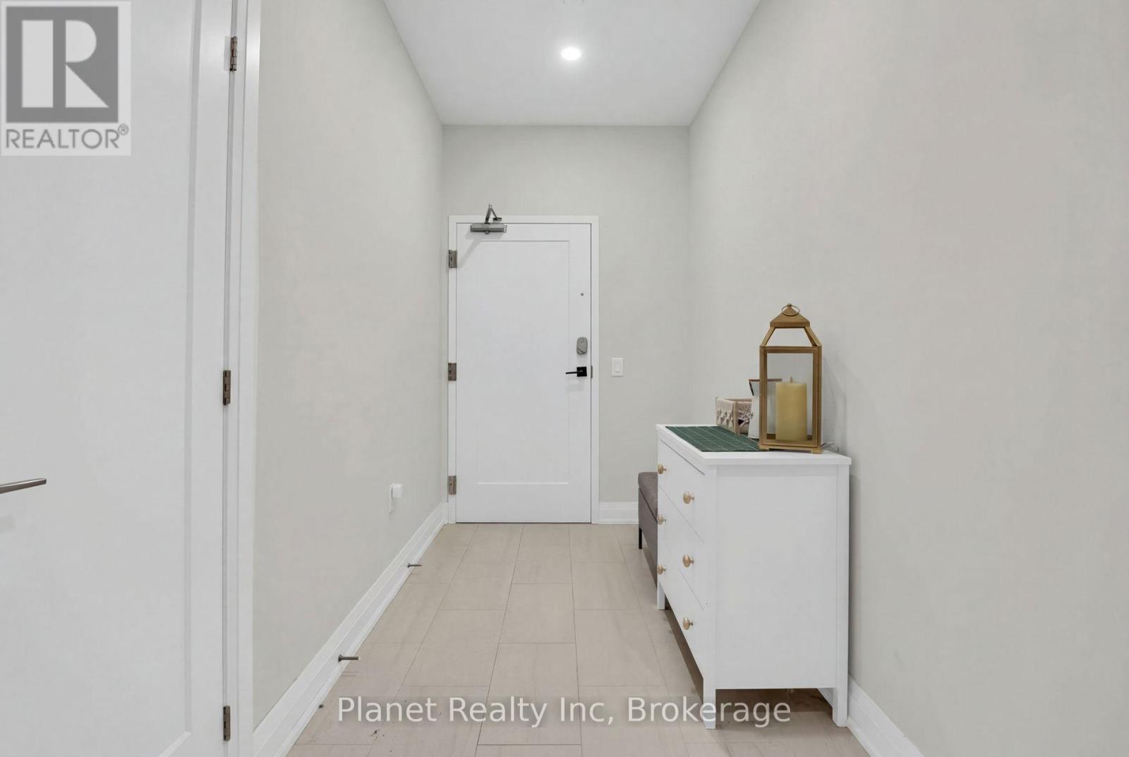 712 - 71 WYNDHAM STREET S