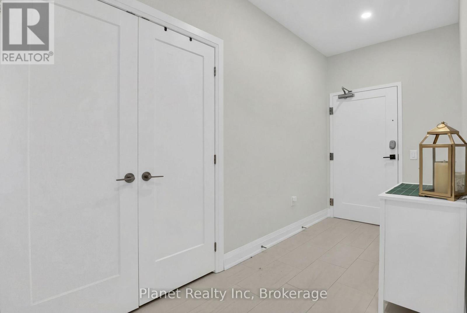 712 - 71 WYNDHAM STREET S