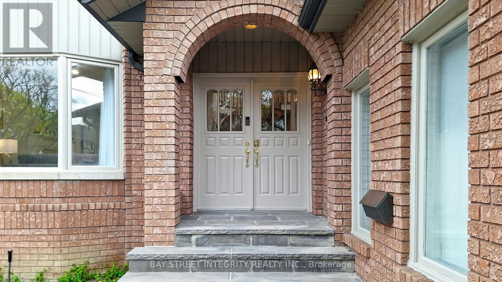 280 KINGSDALE AVENUE