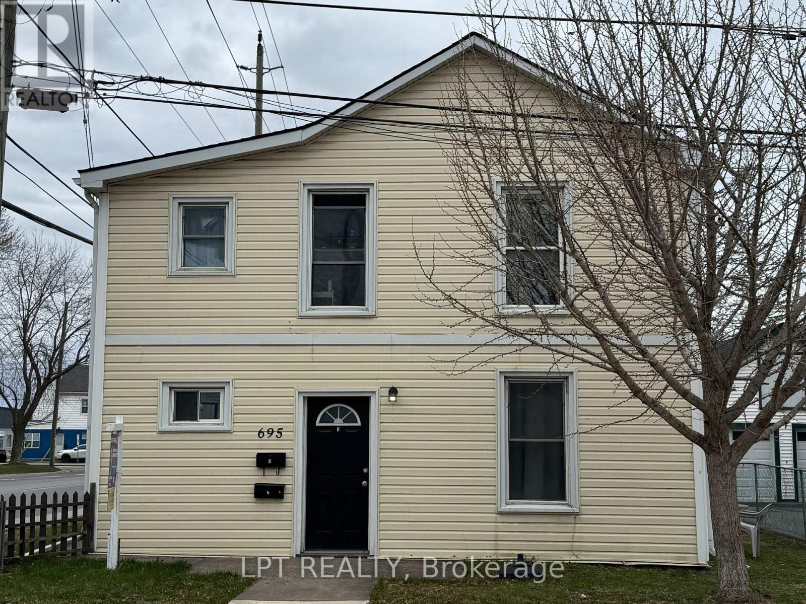 695 VICTORIA STREET