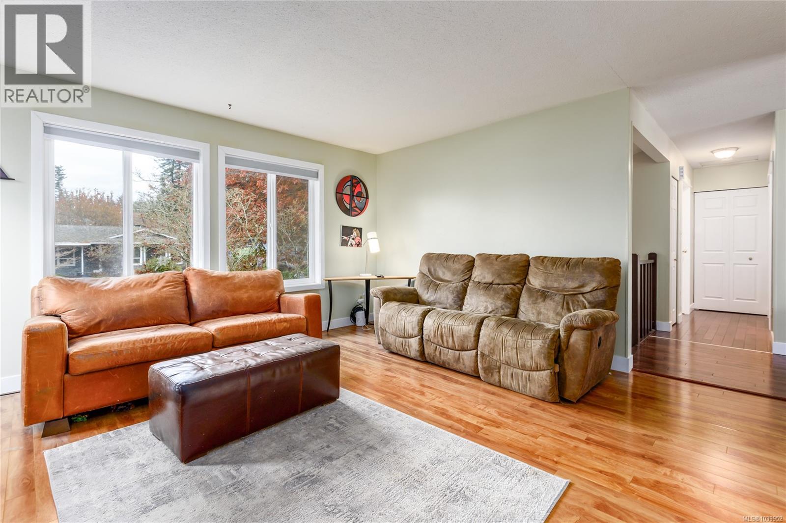 1651 Ascot Ave
