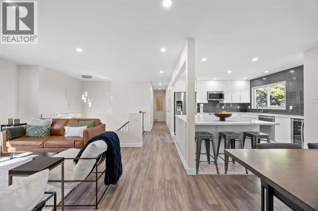 827 Canaveral Crescent SW