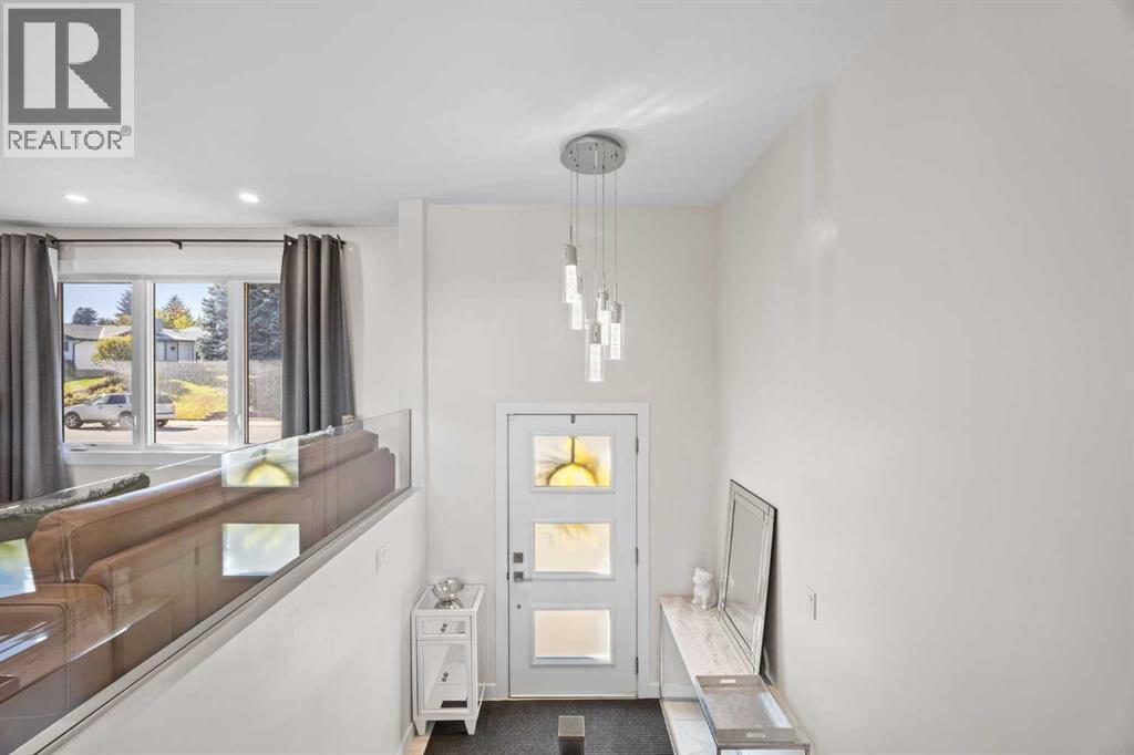 827 Canaveral Crescent SW