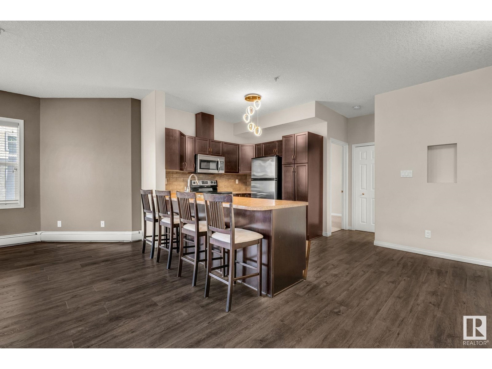 #210 9927 79 AV NW NW
