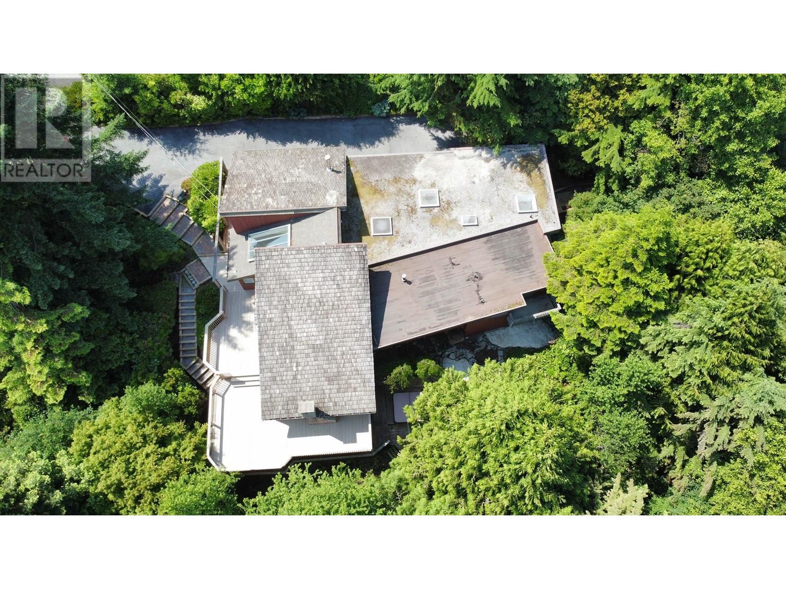 568 ST. ANDREWS PLACE