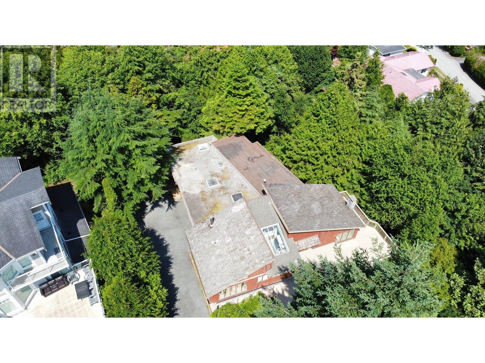 568 ST. ANDREWS PLACE