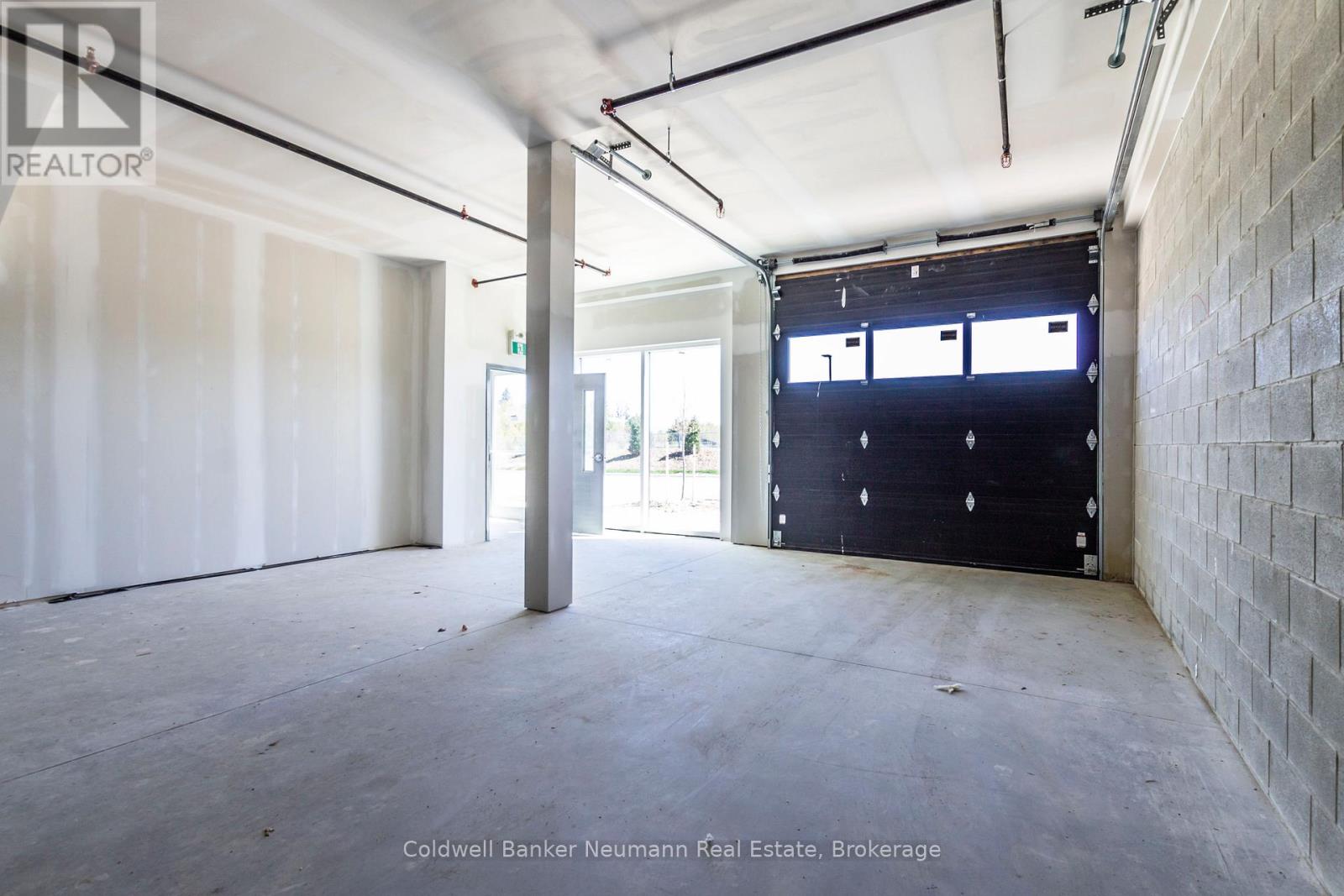 23 LOWER - 587 HANLON CREEK BOULEVARD