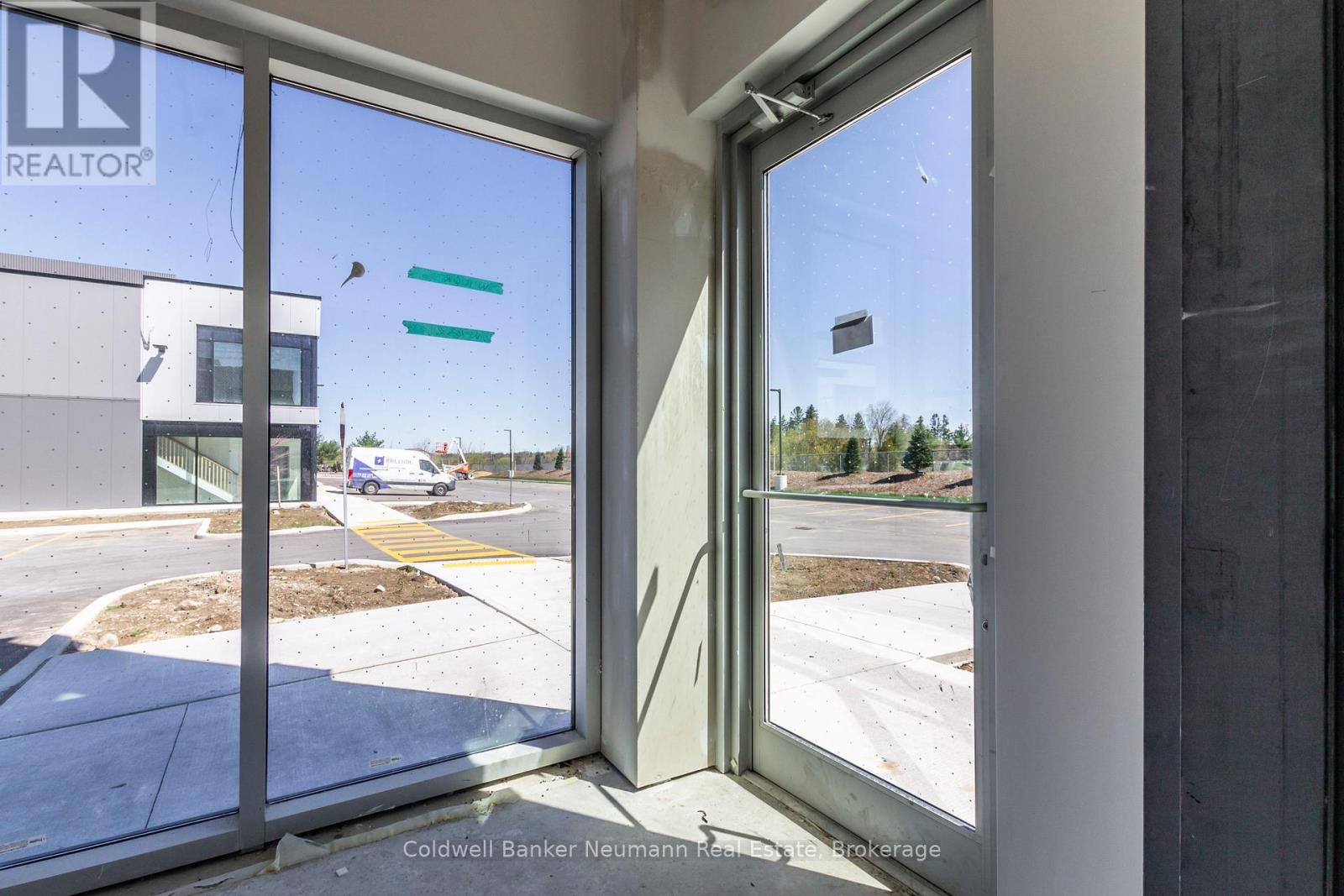 23 LOWER - 587 HANLON CREEK BOULEVARD