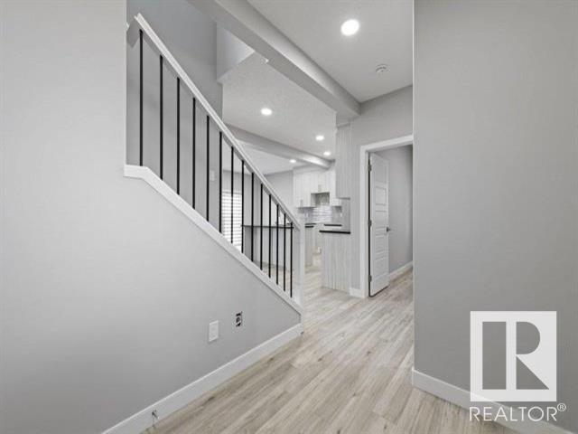 8715 181 AV NW