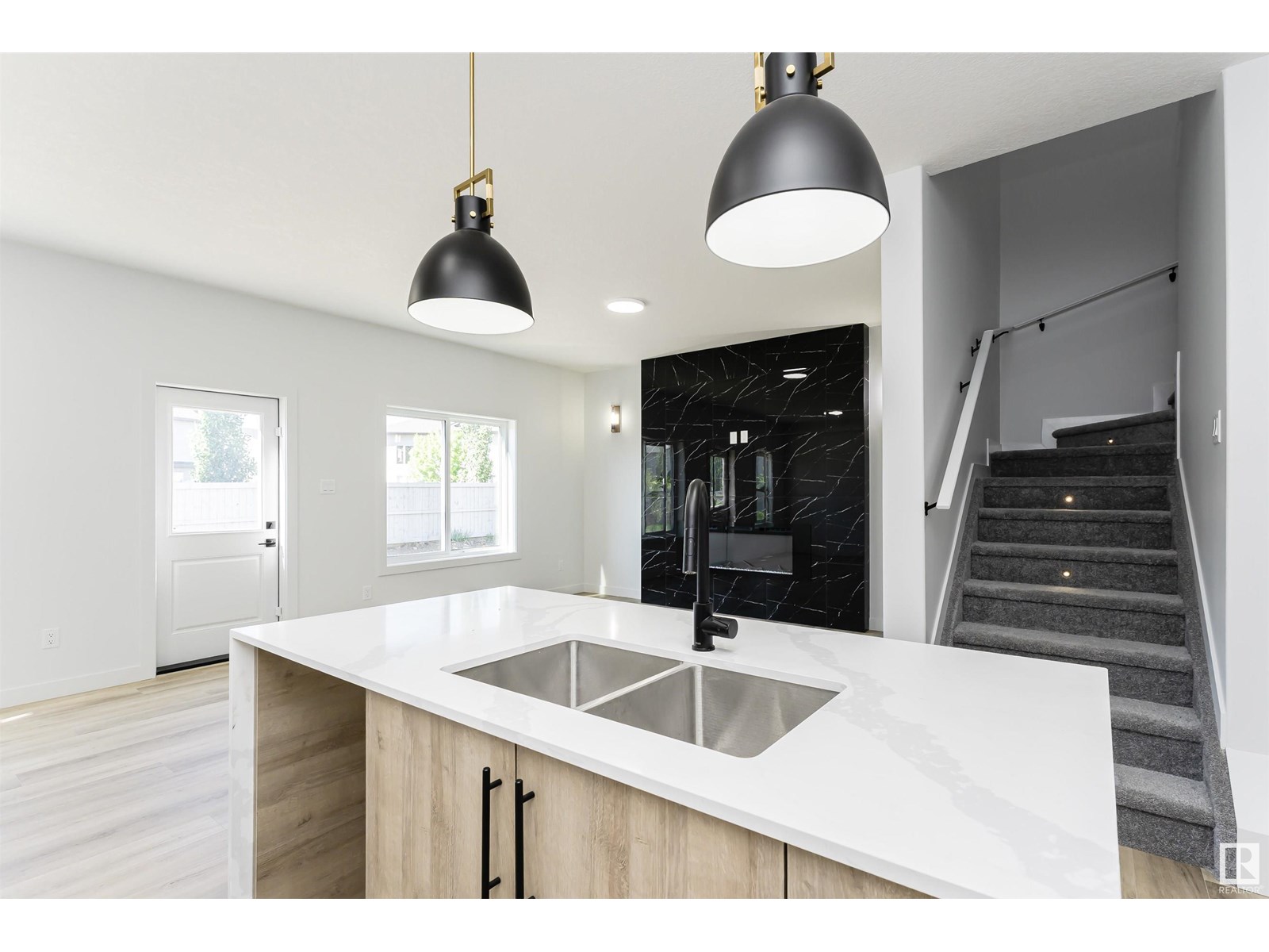 8715 181 AV NW