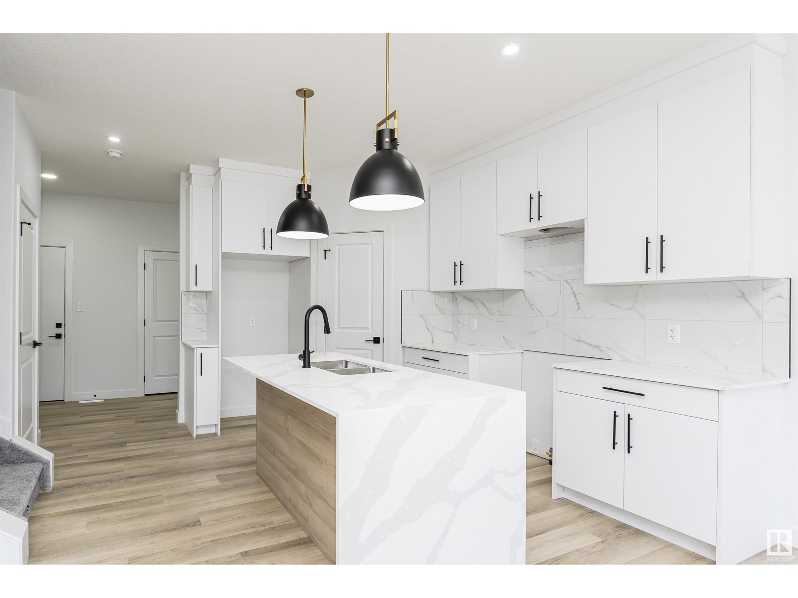 8715 181 AV NW