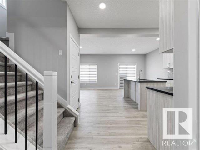 8715 181 AV NW