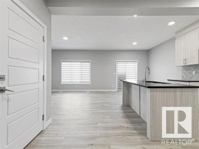 8715 181 AV NW