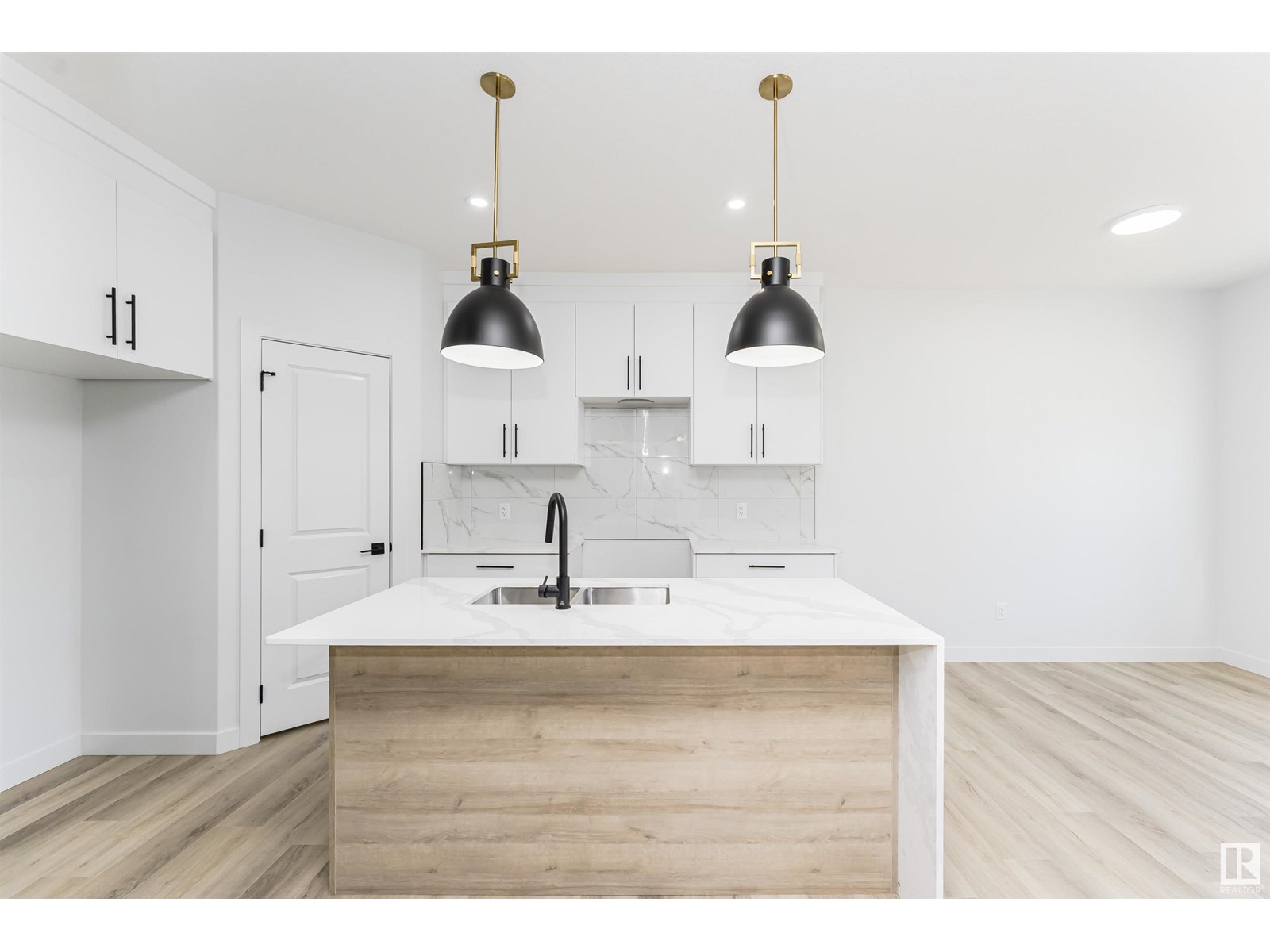 8715 181 AV NW