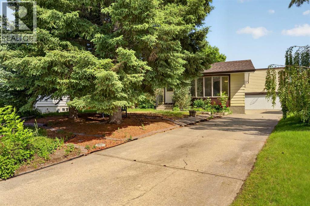 135 Huntcroft Way NE