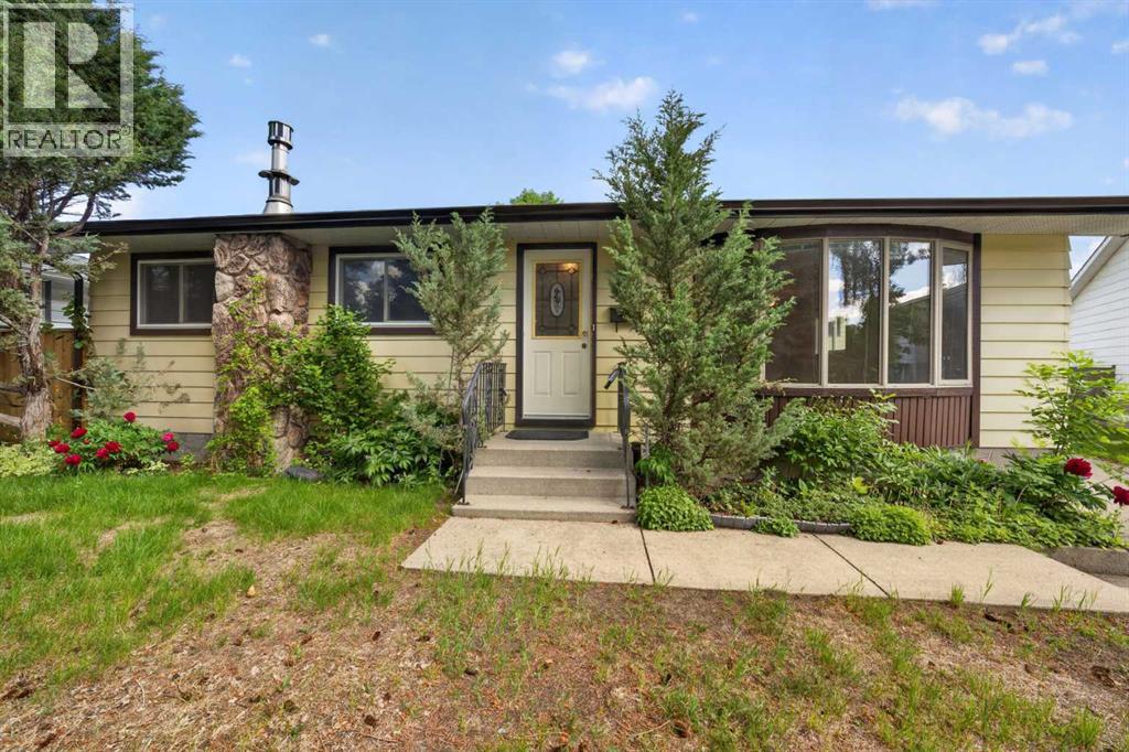 135 Huntcroft Way NE