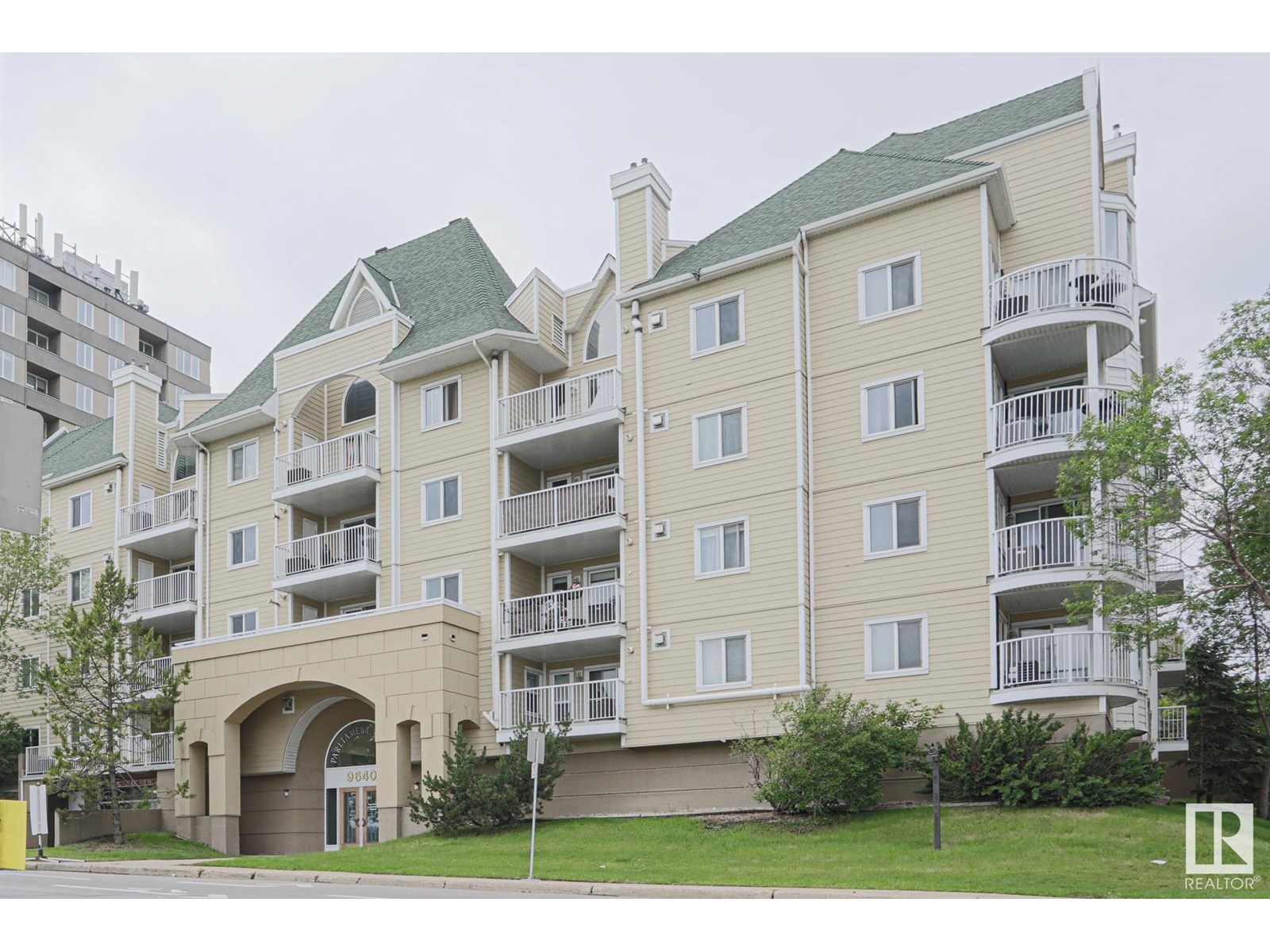 #206 9640 105 ST NW