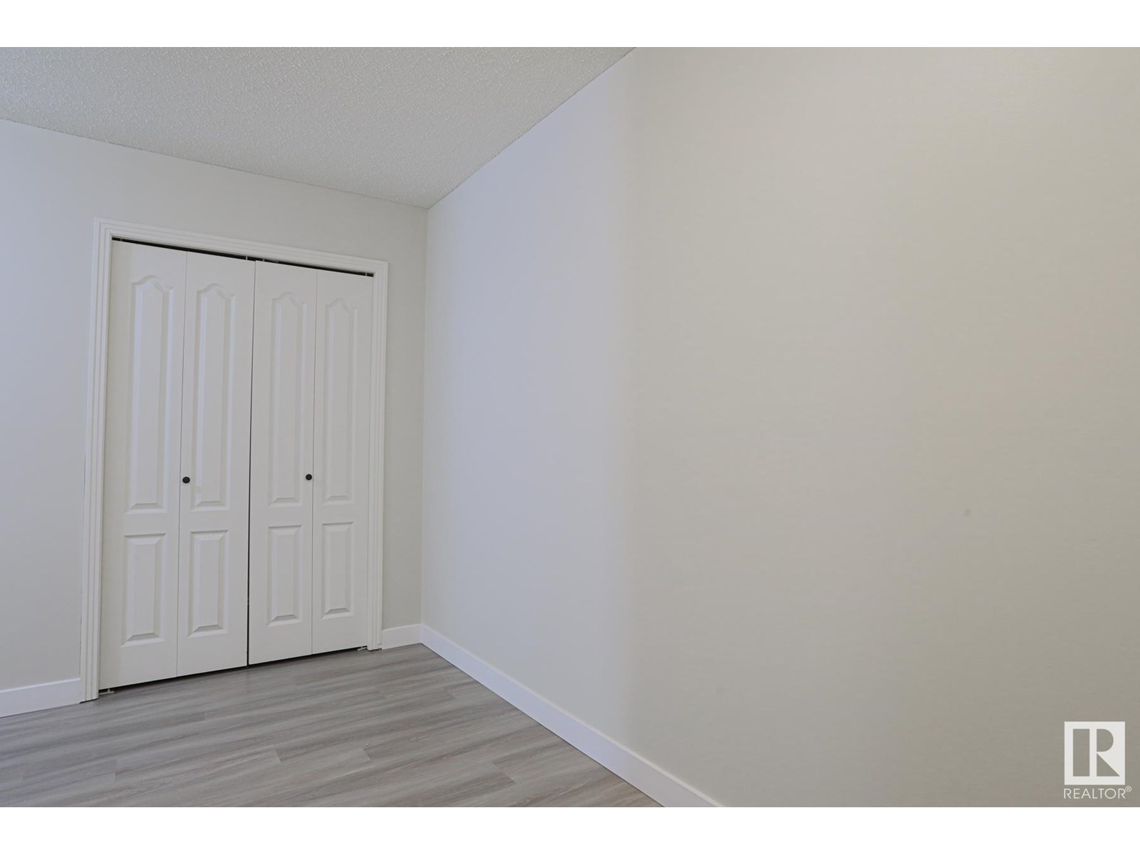 #206 9640 105 ST NW
