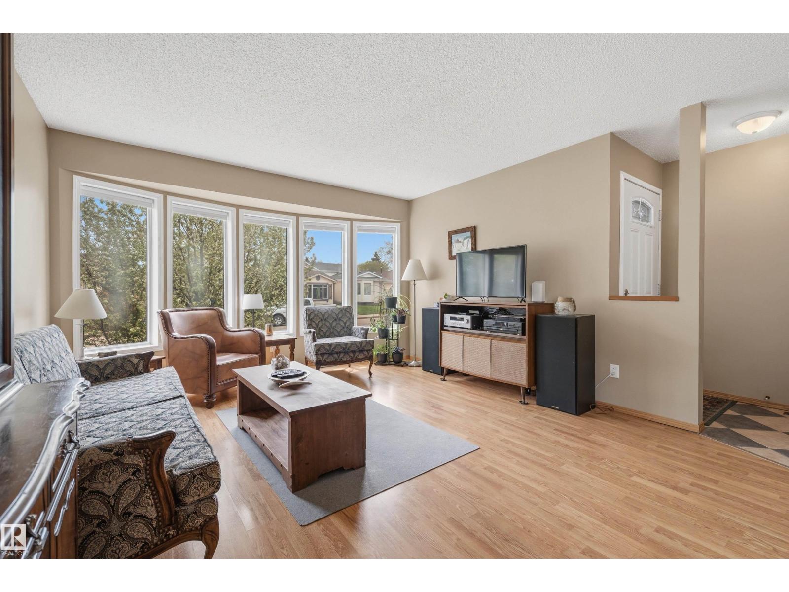18648 57 AV NW