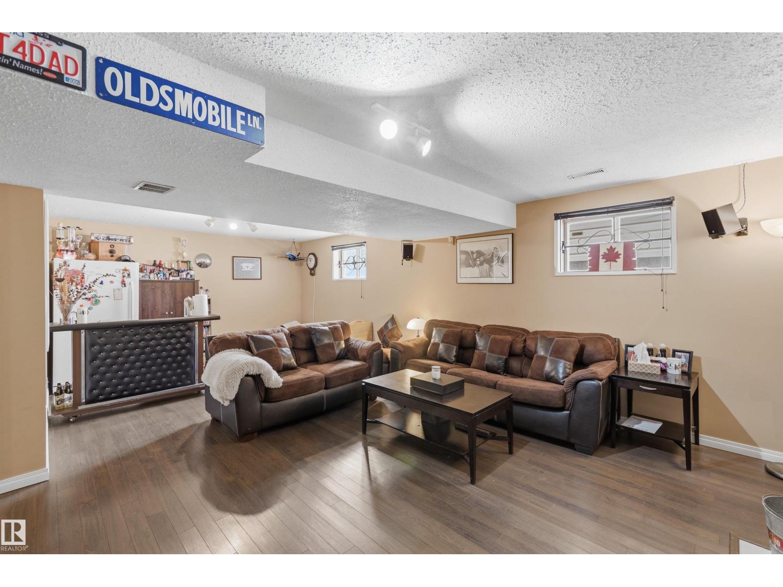 18648 57 AV NW