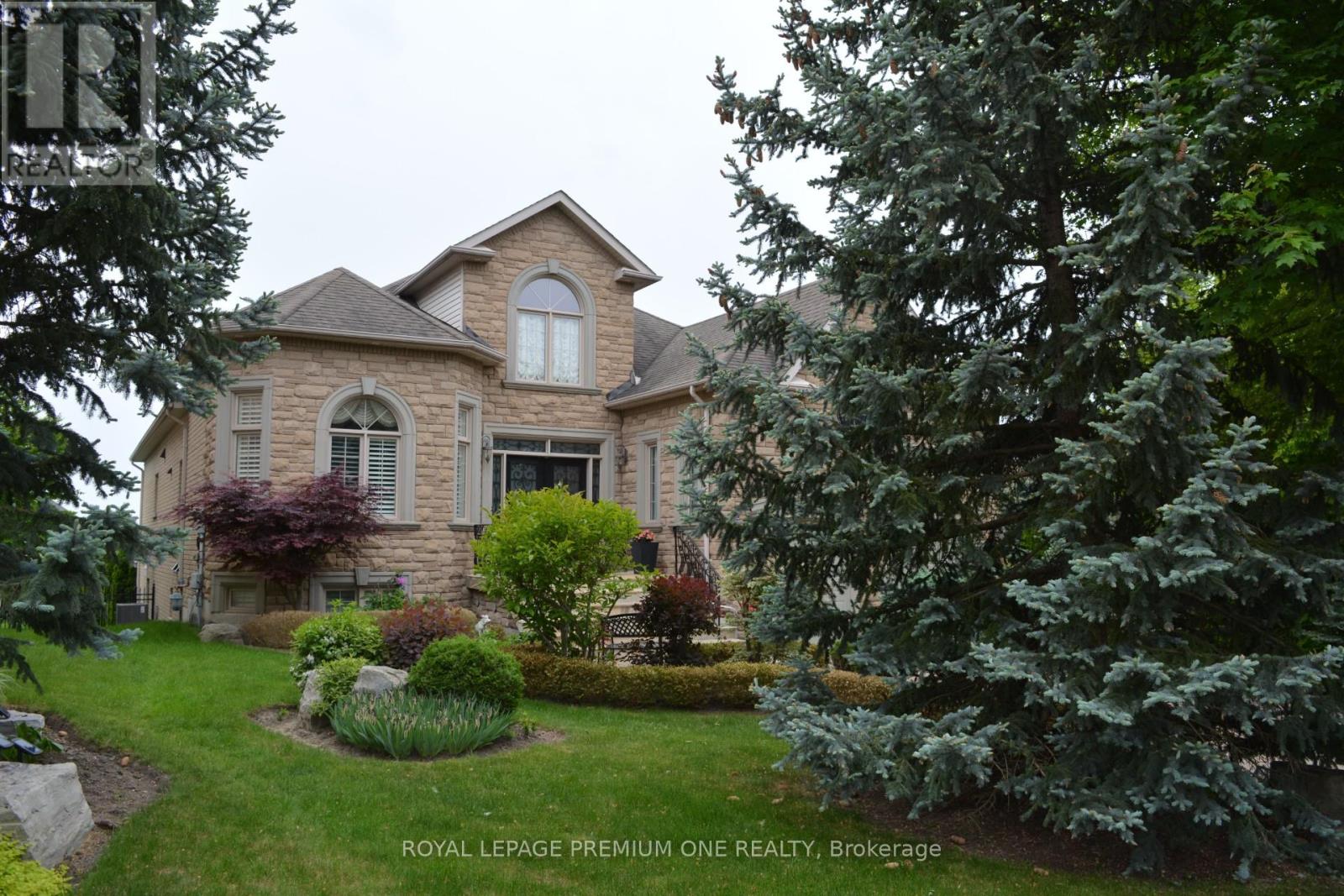 15 FRINI COURT