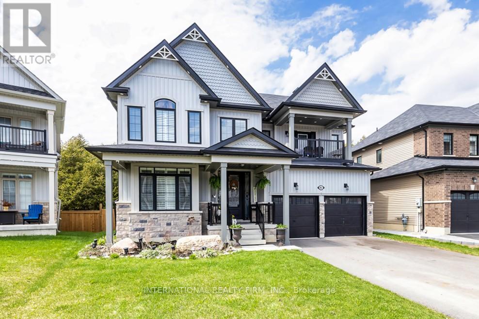 82 HENNESSEY CRESCENT