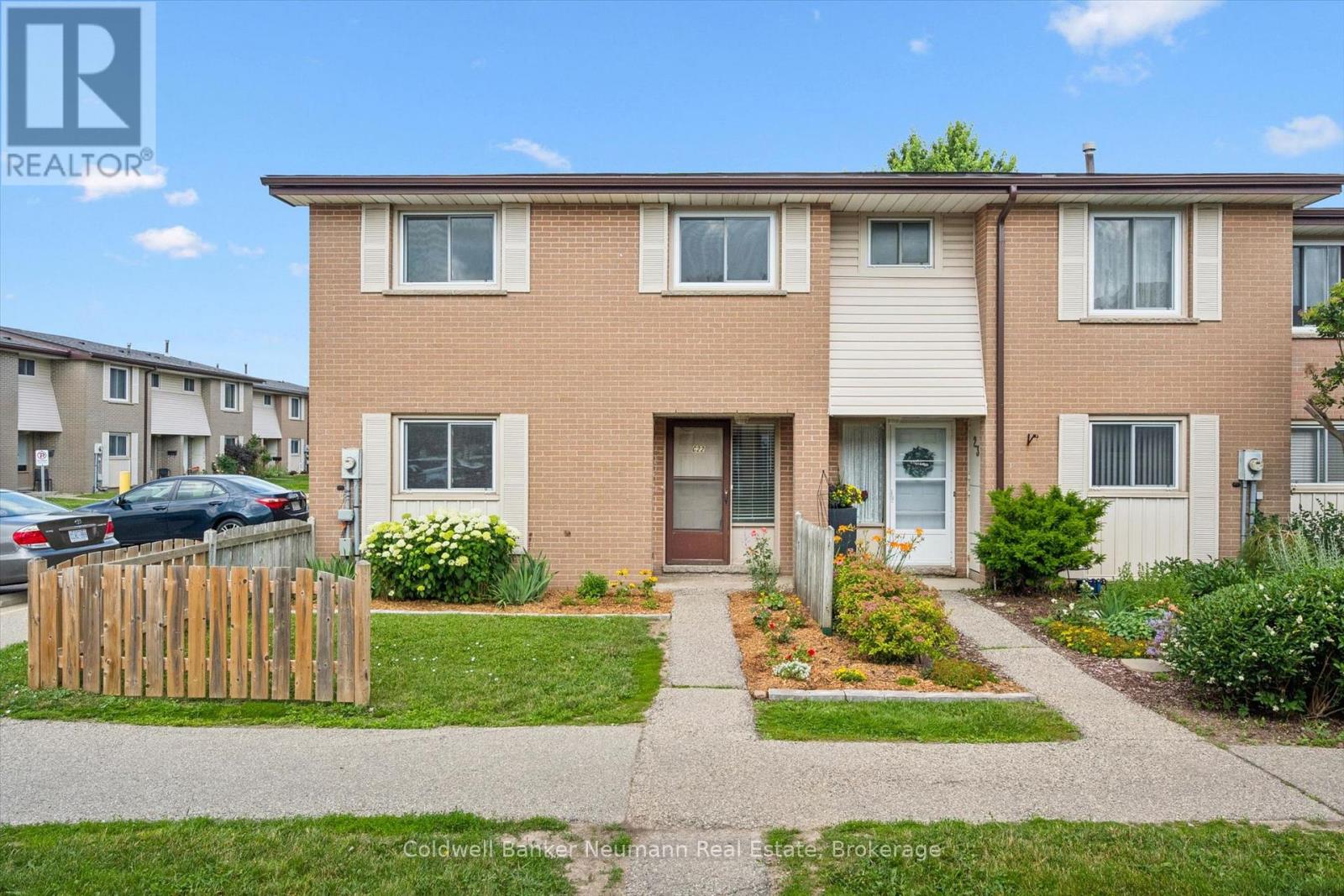 C-22 - 427 VICTORIA ROAD N
