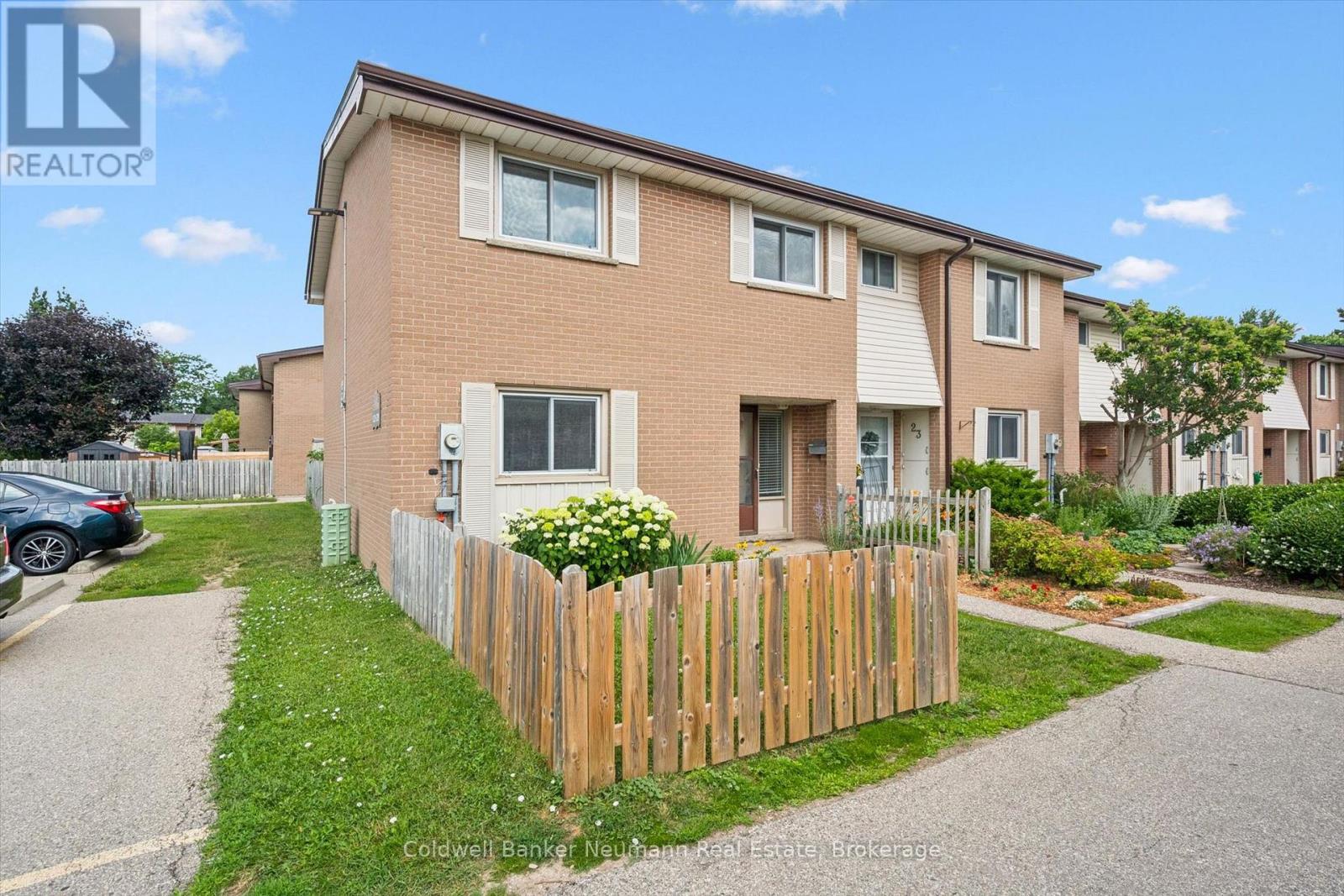 C-22 - 427 VICTORIA ROAD N