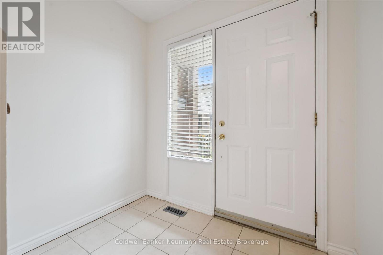 C-22 - 427 VICTORIA ROAD N