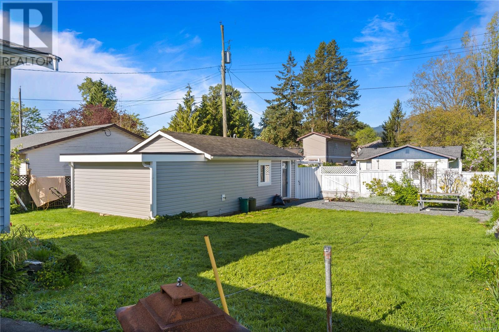 701 Stirling Ave