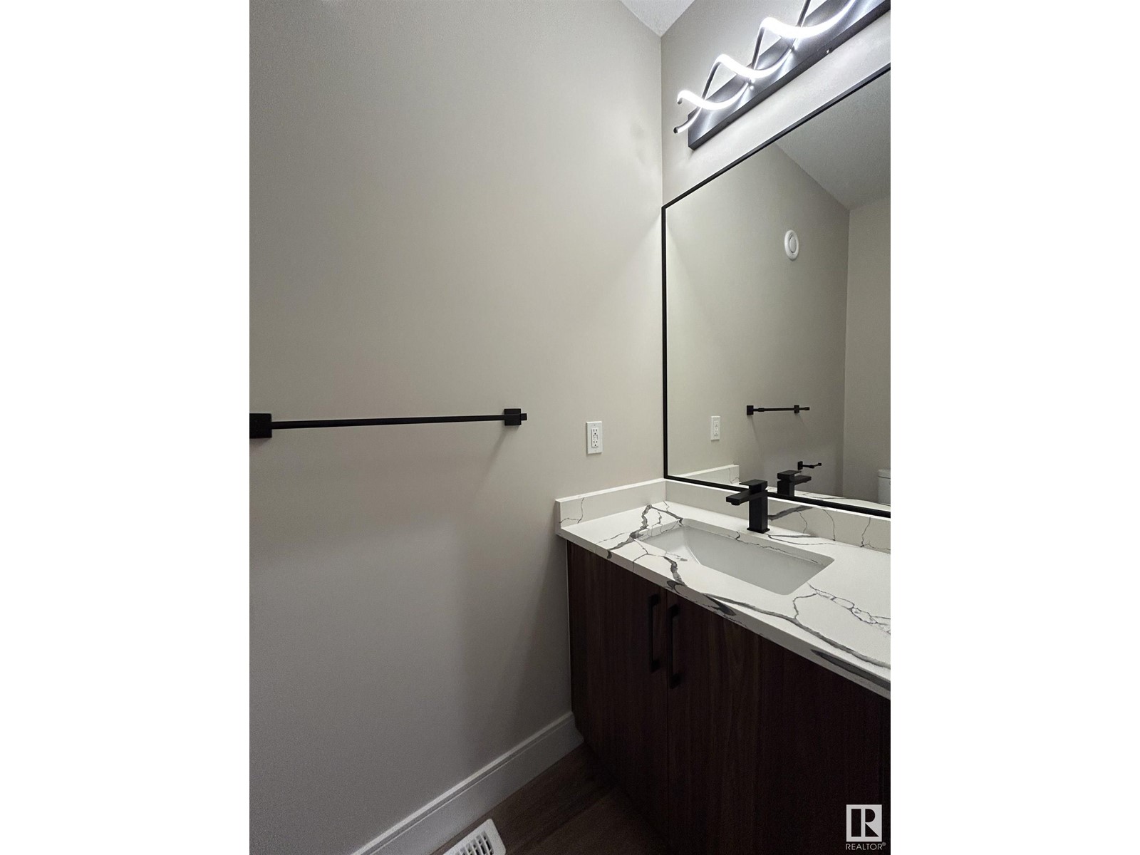 46 WAVERLY WY
