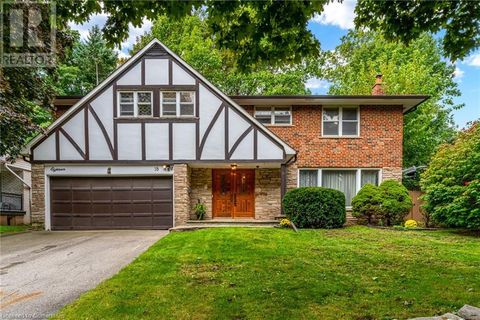 18 BURNT LOG Crescent Toronto ON M9C2J8