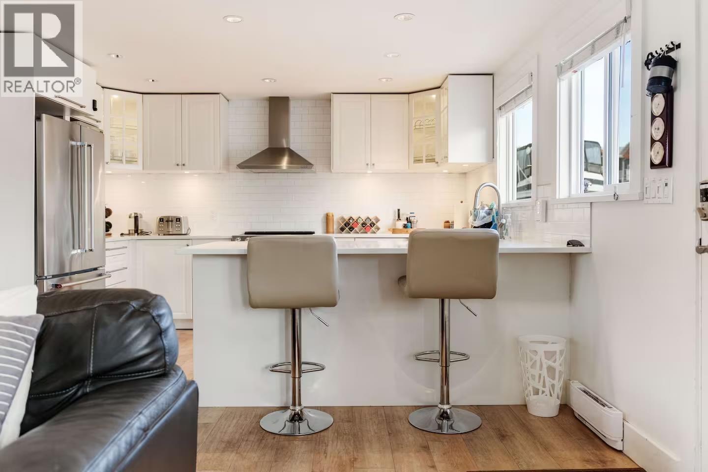 A015 415 ESPLANADE AVENUE