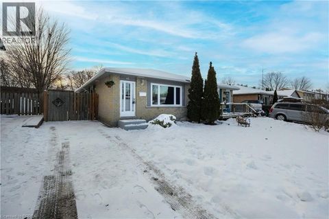61 WOODLAWN Avenue Brantford ON N3V1A6