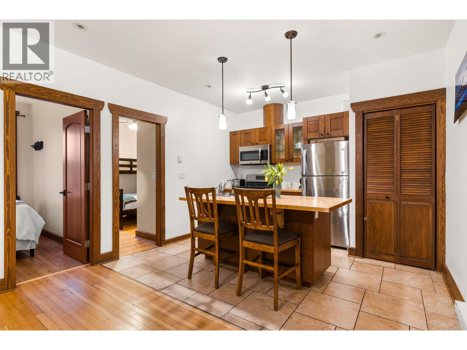 208 Mackenzie Avenue