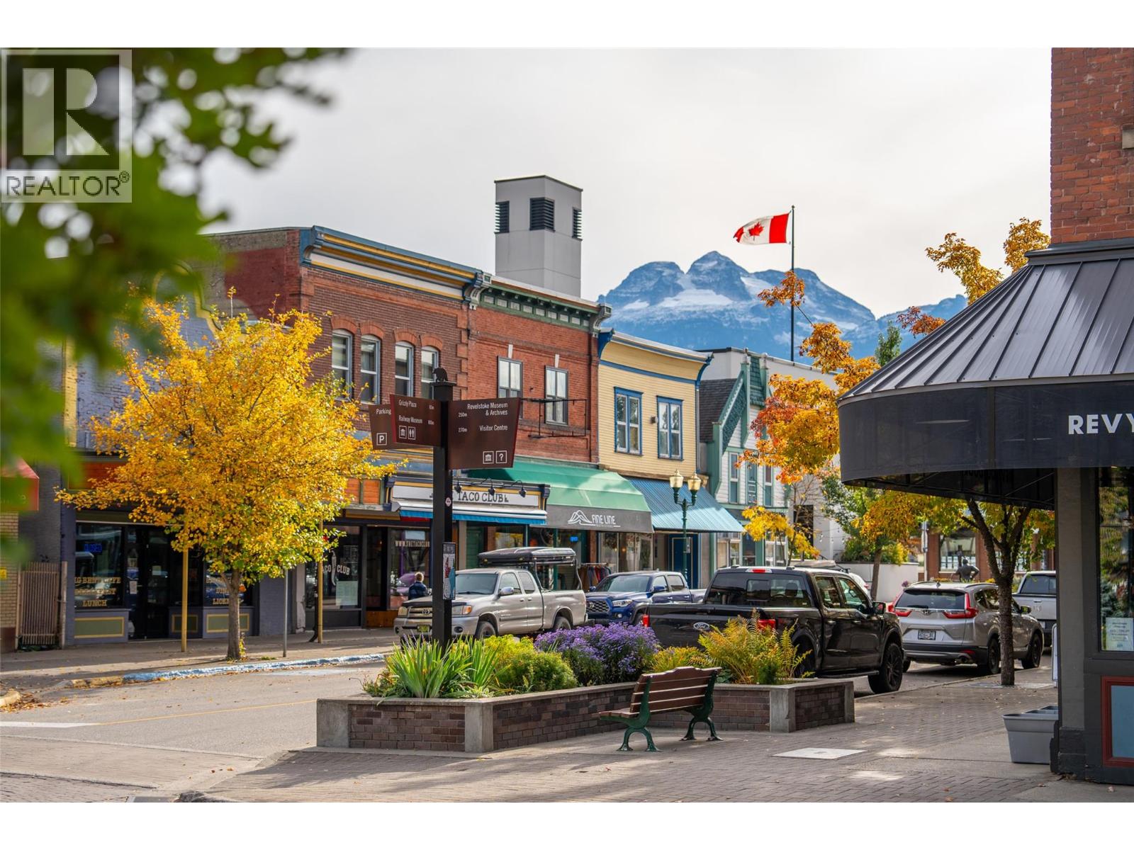 208 Mackenzie Avenue