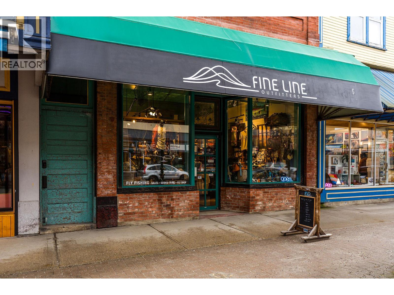 208 Mackenzie Avenue