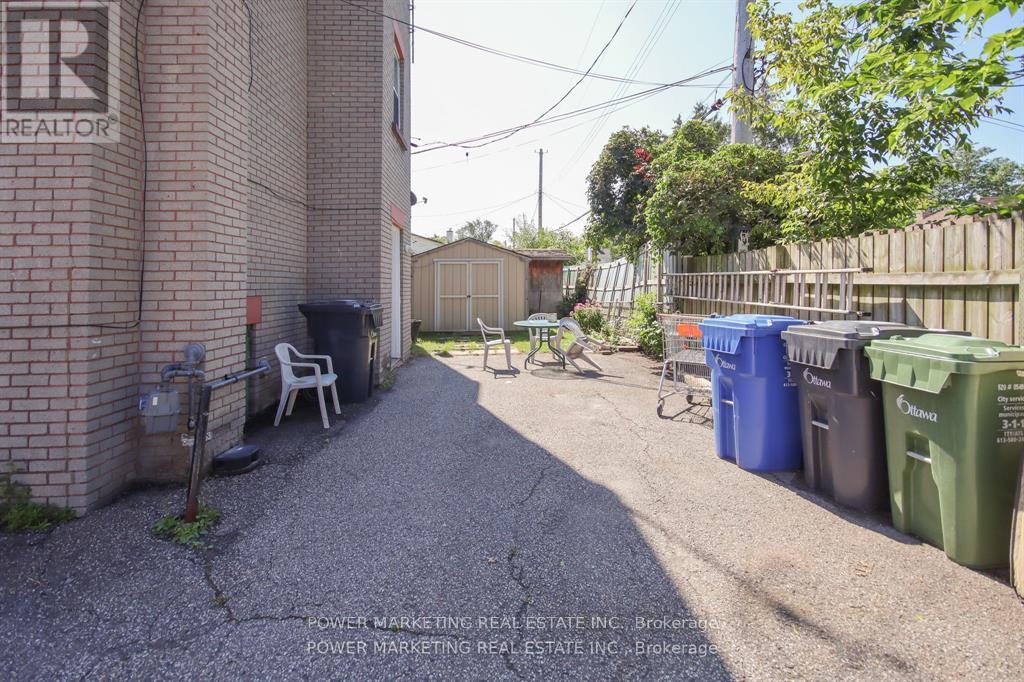656 DE L'EGLISE STREET