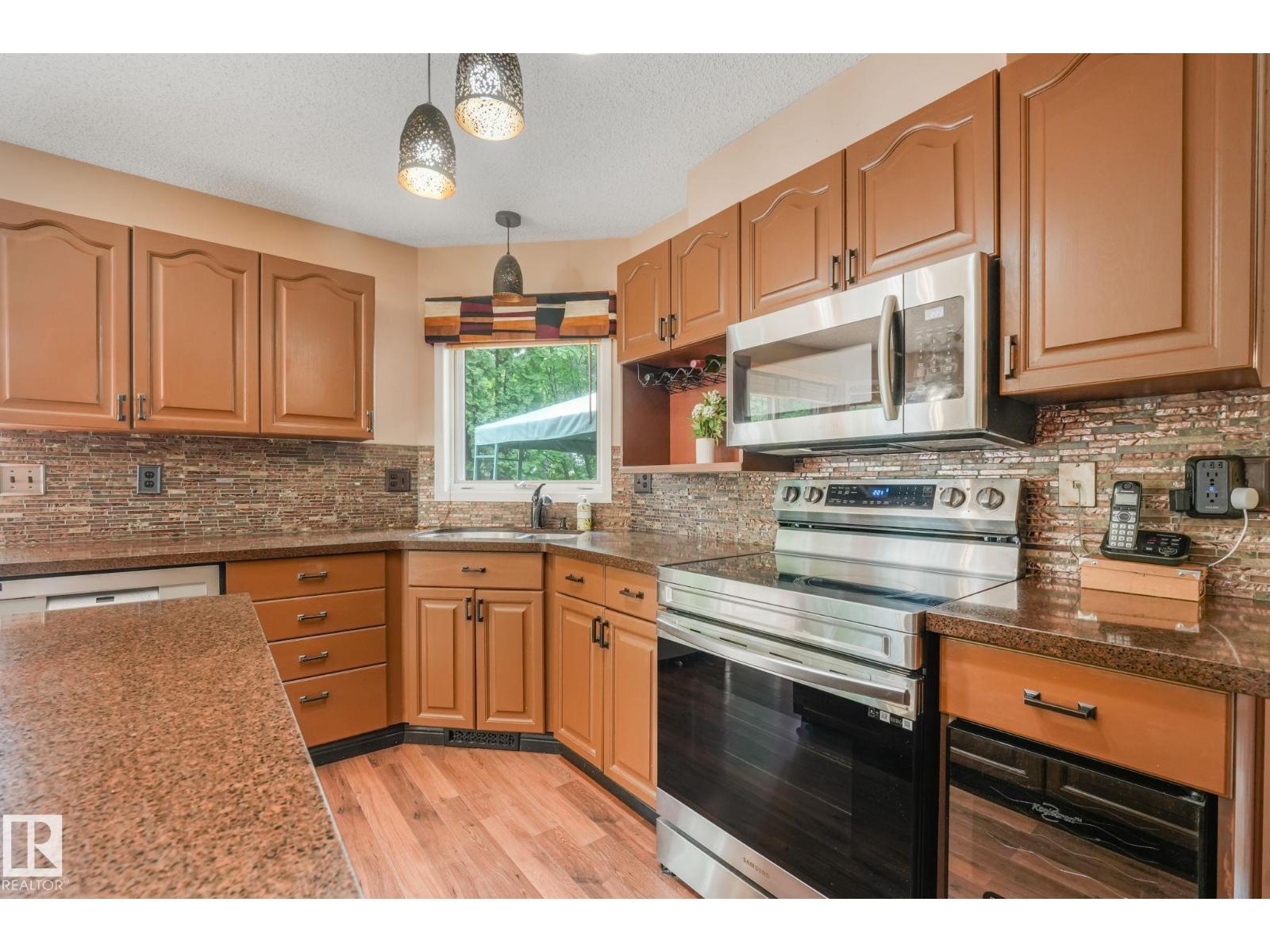 1004 110B ST NW