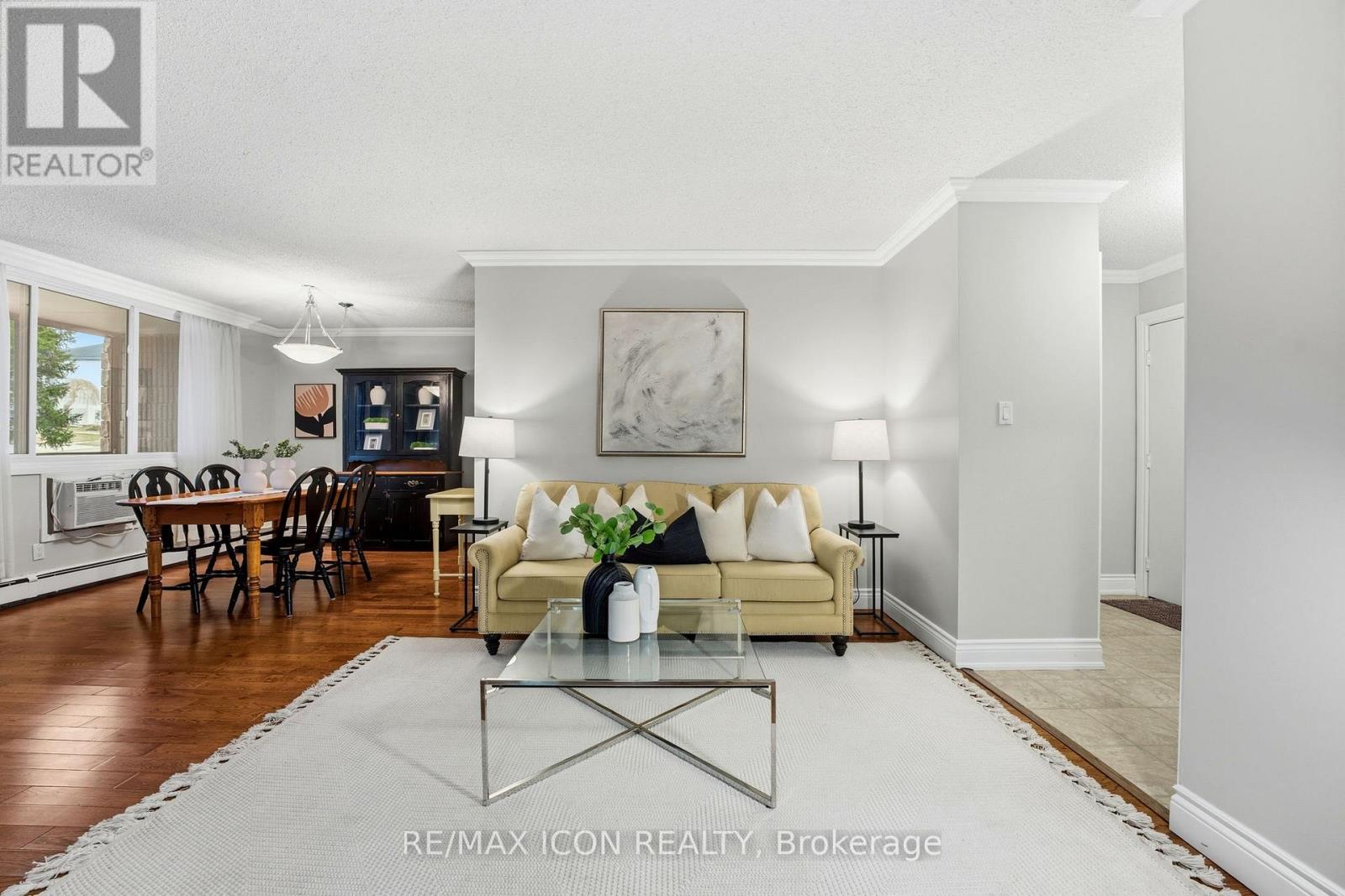 206 - 944 CALEDONIAN VIEW