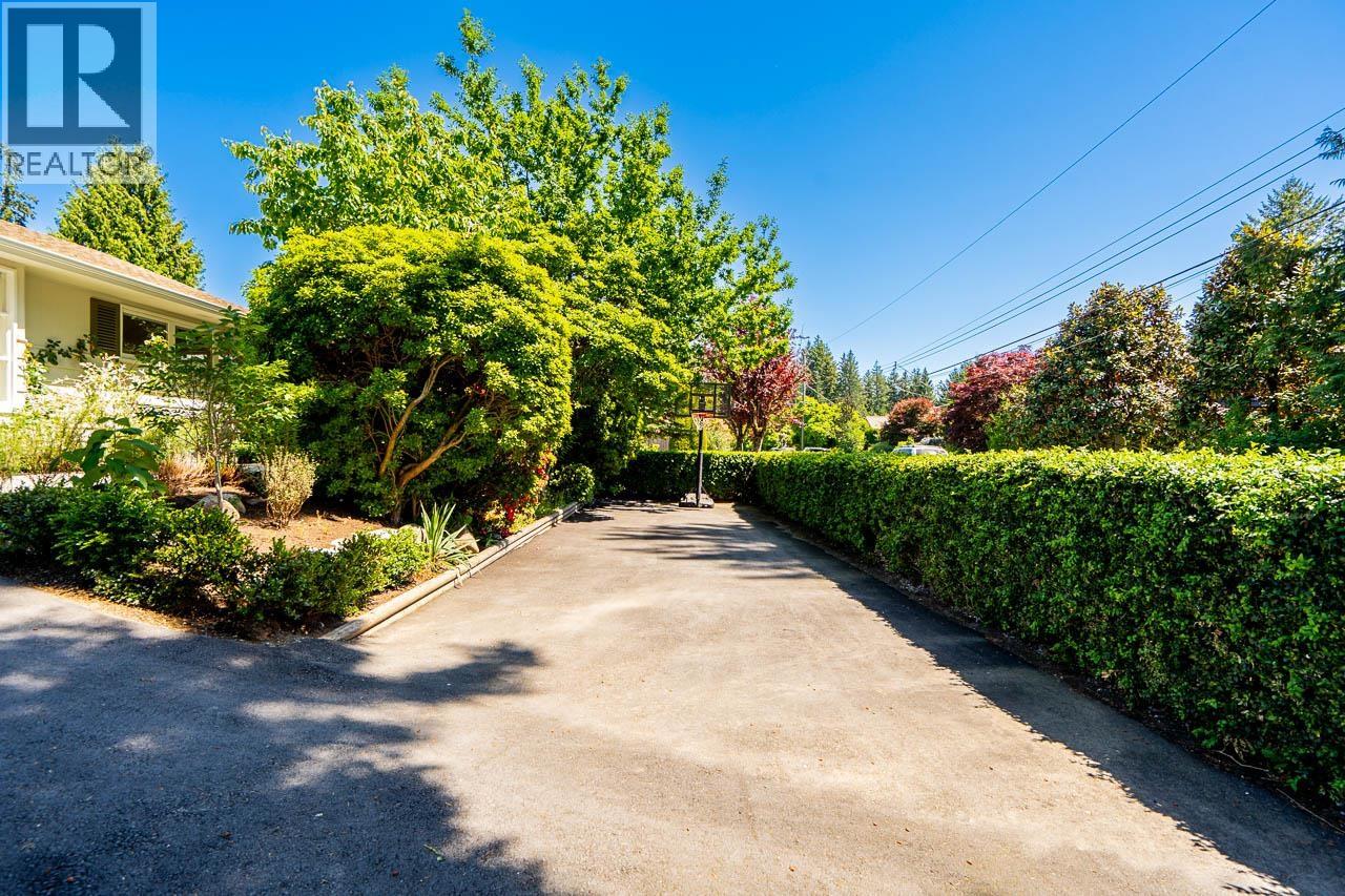2784 CRESCENTVIEW DRIVE