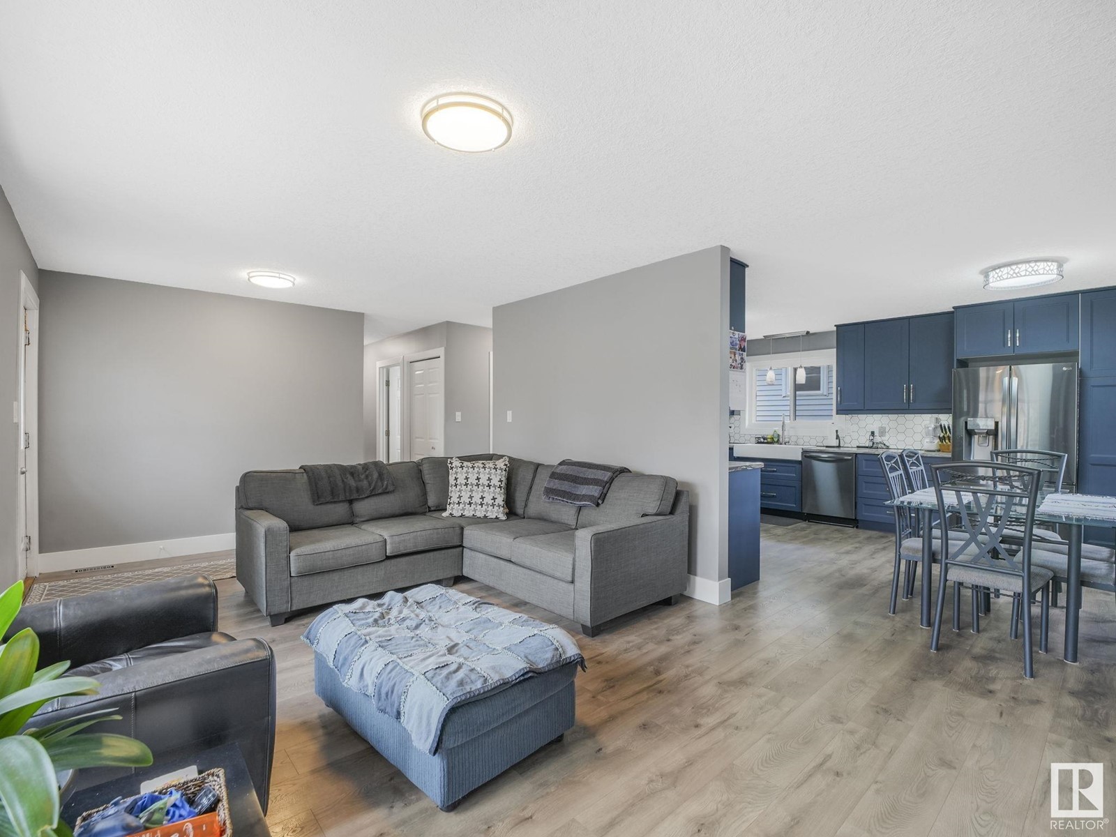 1103 41 ST NW