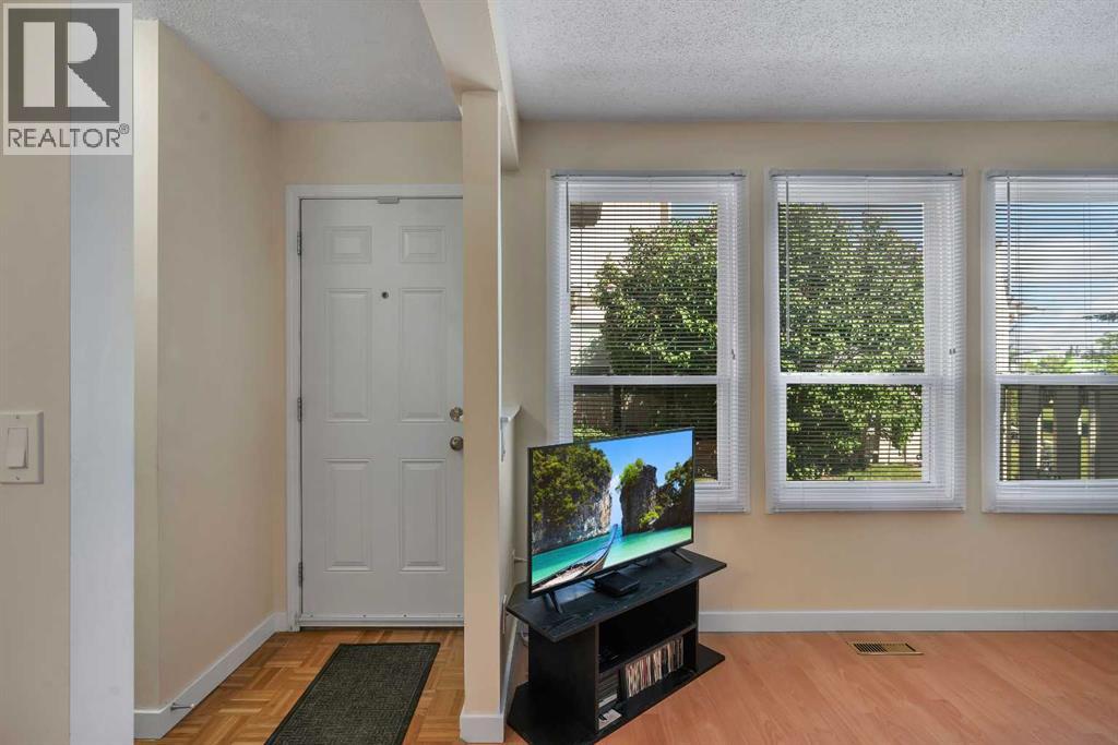 304, 544 Blackthorn Road NE
